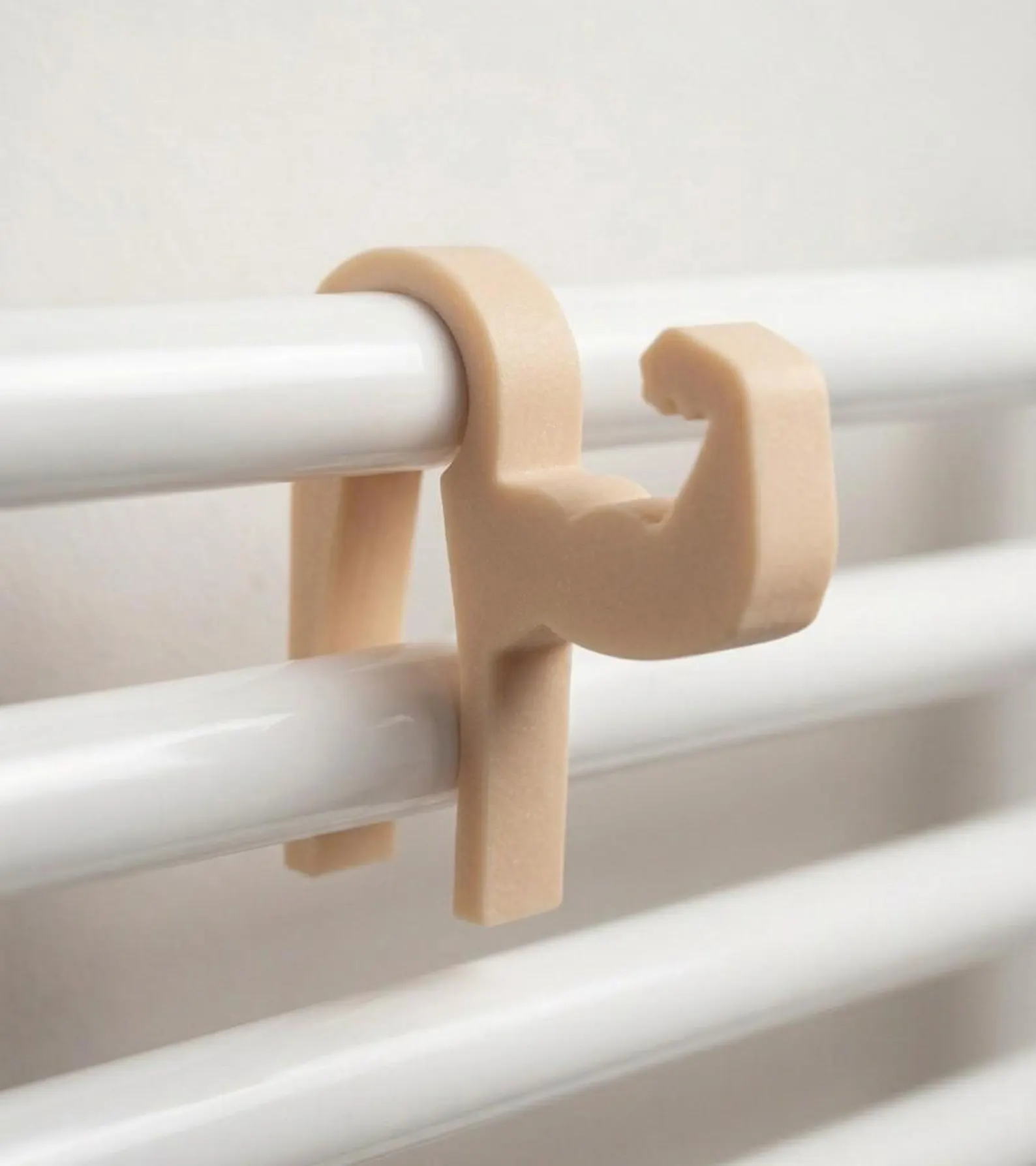 Porte-serviette muscle pour radiateur